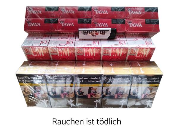 Drei geschlossene Zigarettenstangen unterschiedlicher Marken, die als Vorrat für zu Hause dienen